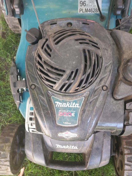 Makita tuns iarba benzina