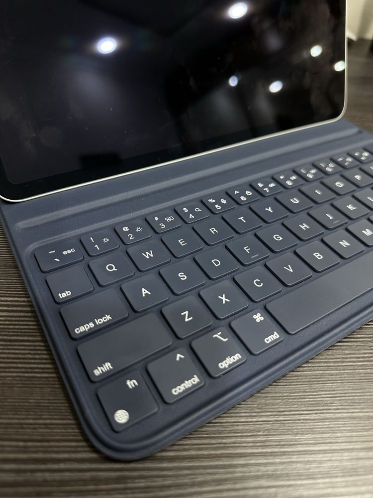 Чехол-клавиатура на iPad pro 11