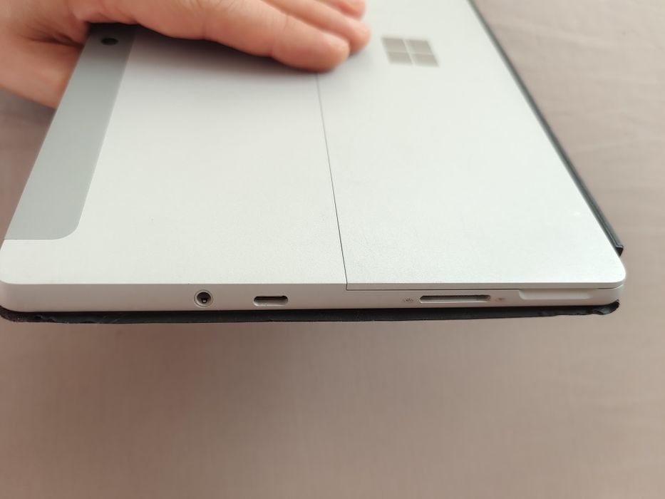 Microsoft surface go, 128gb, 8gb ram, intel 4415y, tastatura originala
