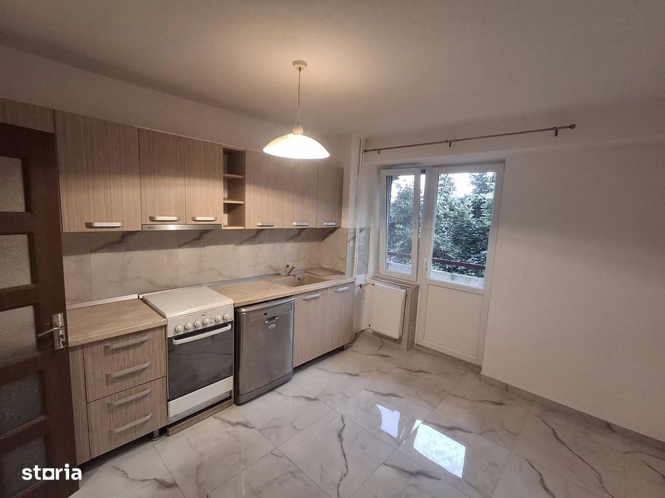 Apartament cu 4 camere de vanzare Nufarul