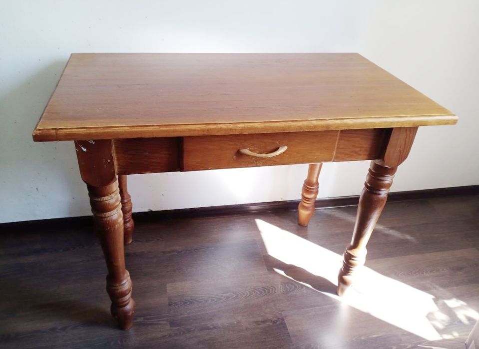 Продам стол дубовый