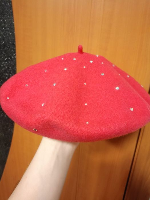 Берет женский продам