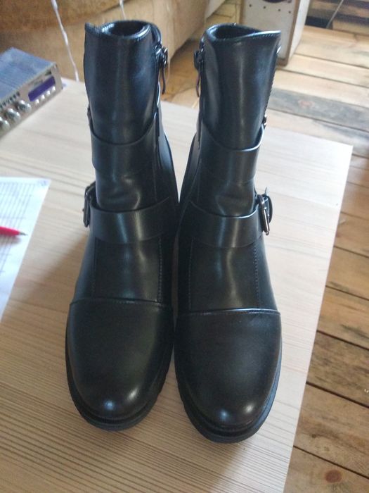 Продам зимние ботинки