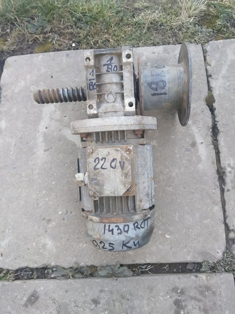 Motor circular 2,2 kw  --3000 rot + Pinza