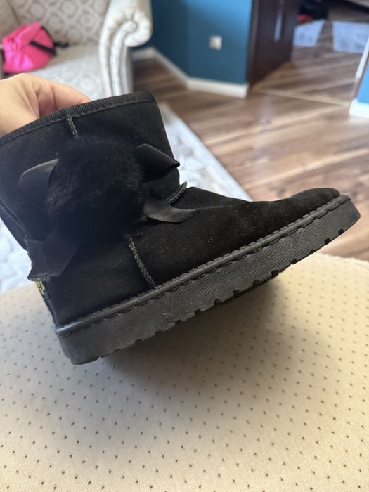 Ghete tip Ugg fetite