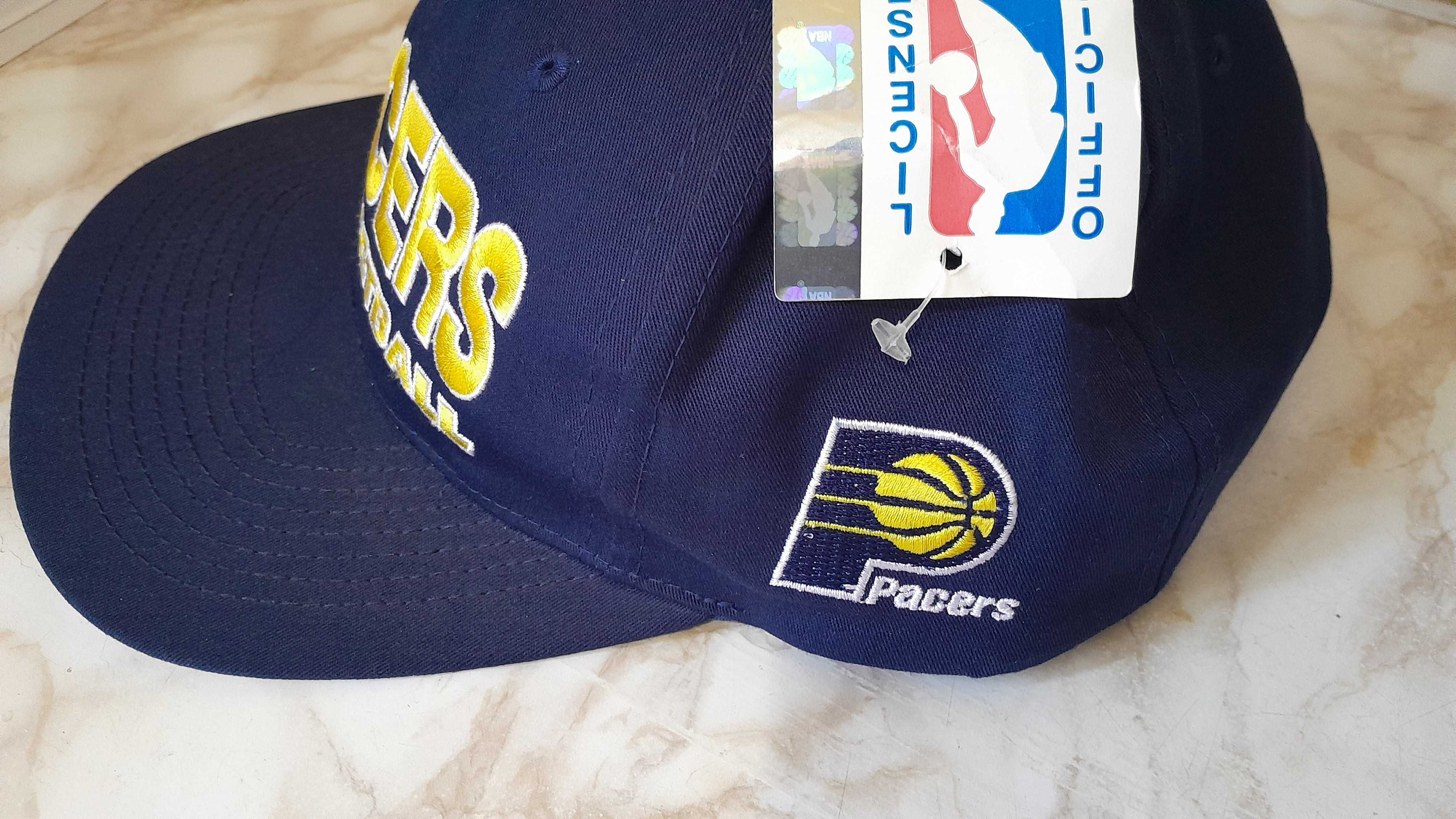 Продавам винтидж шапка Champion , NBA ,Indiana Pacers