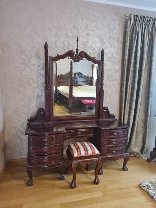 Dormitor deosebit lemn masiv sculptat 8 piese comoda tv