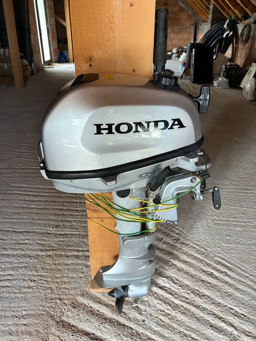 De Vanzare Motor barca Honda 5 cp