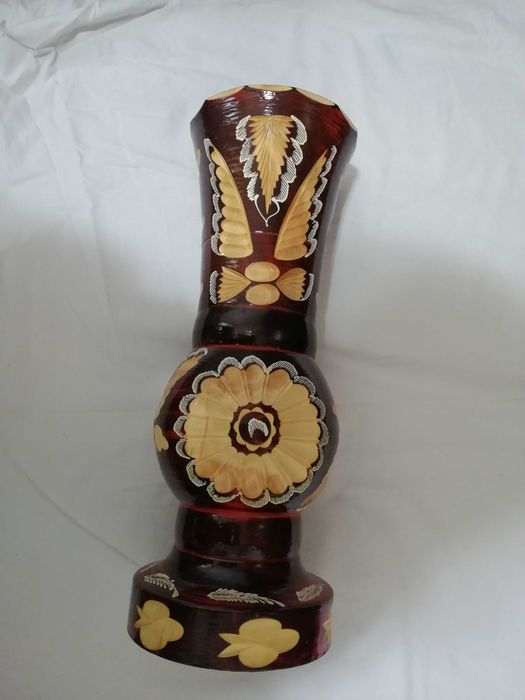 Дървена декоративна ваза – ръчна изработка