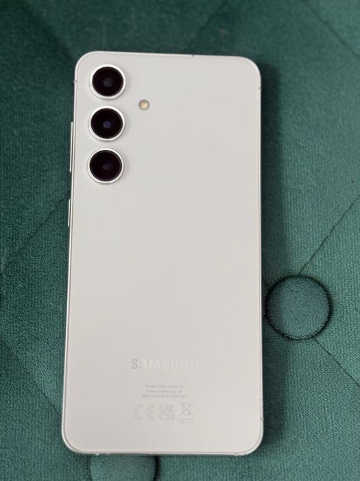 Samsung s 24 8 GB.  256GB