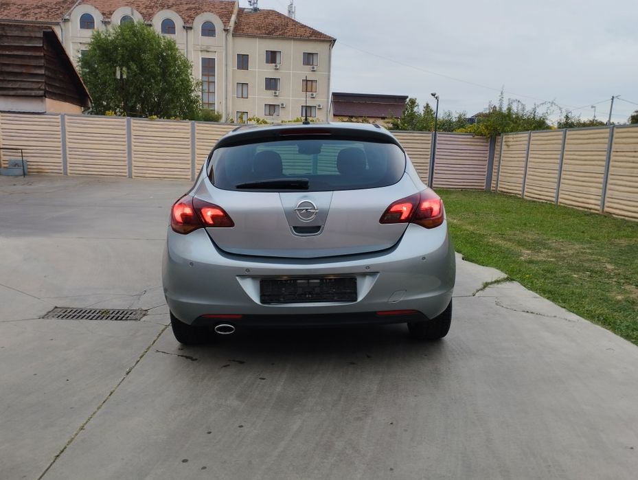 Opel Astra J 2011 2.0 diesel