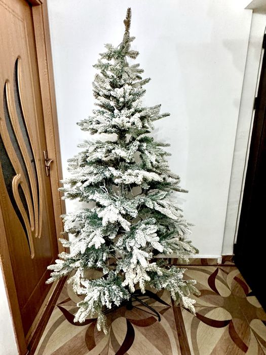 Vând brad artificial