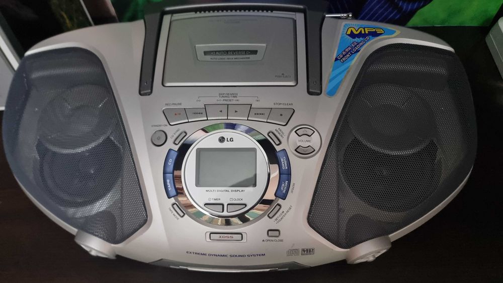 Магнитолла LG c CD проигрывателем