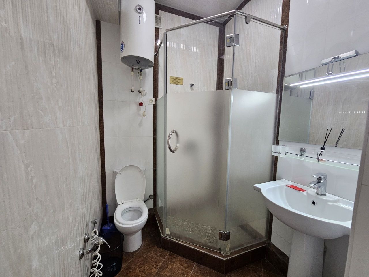 Продаётся 2х ком квартира на 2 этаже, ор;Шарк,Барака кафе