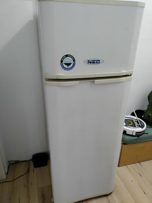 Хладилник с фризер Neo
