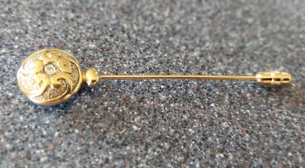 Старинна антикварна златна/18  кар.позлатена немска игла с брилянти