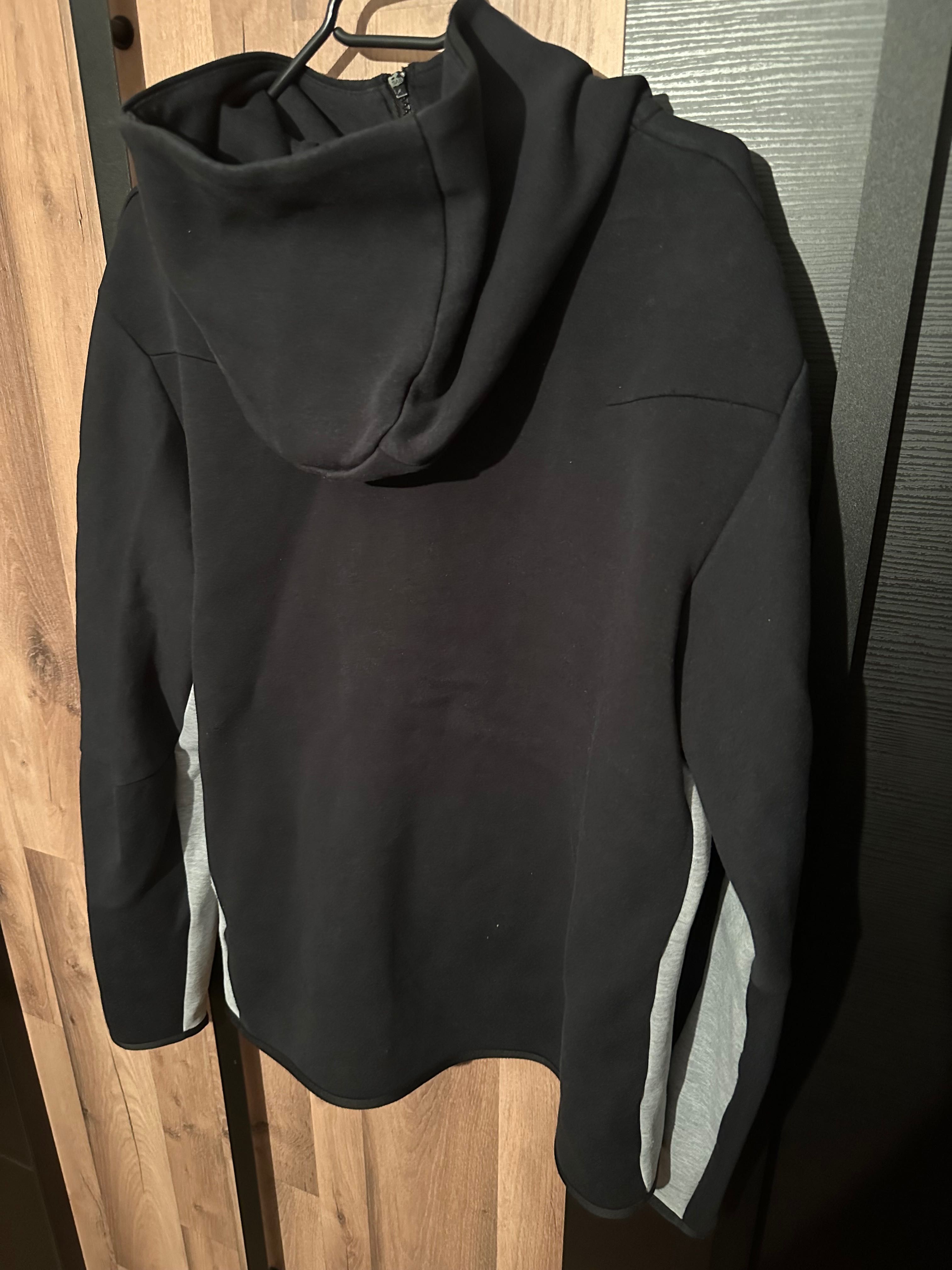 Bluză Nike. tech
