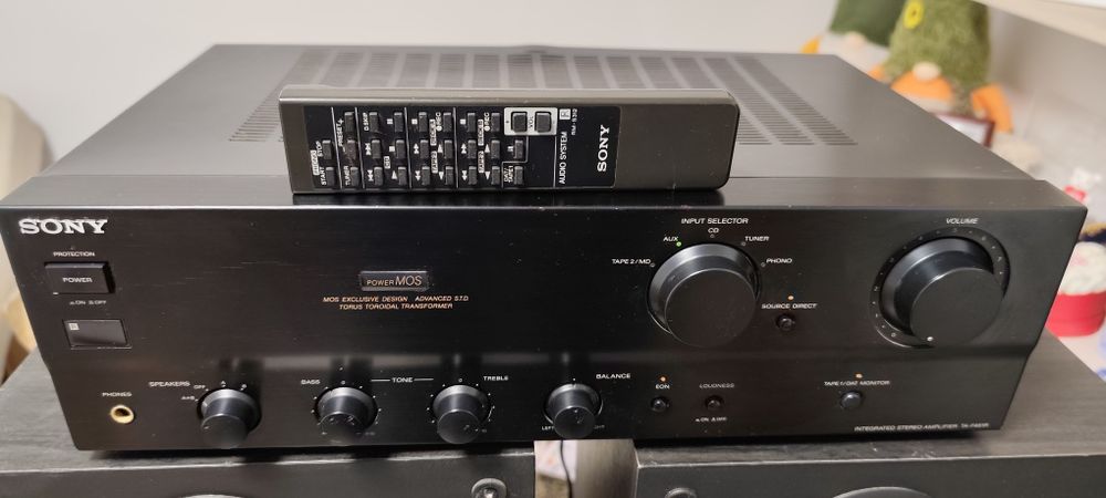 Boxe 2 x 100 W rms 8 Ohmi / amplificator Sony TA F 461R cu telecomandă