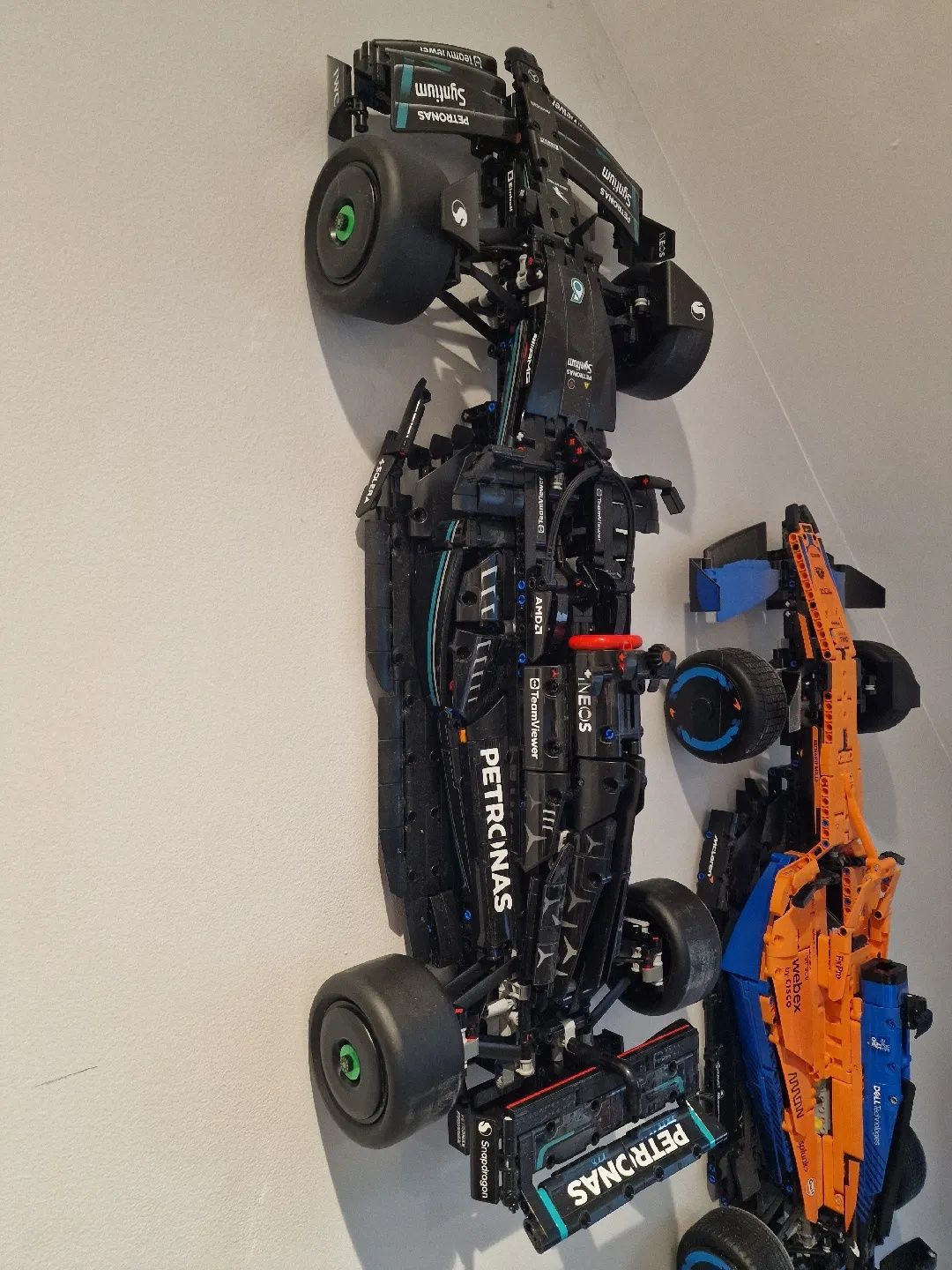 Стенна стойка за LEGO technic F1 болиди (W14 и MCL36)