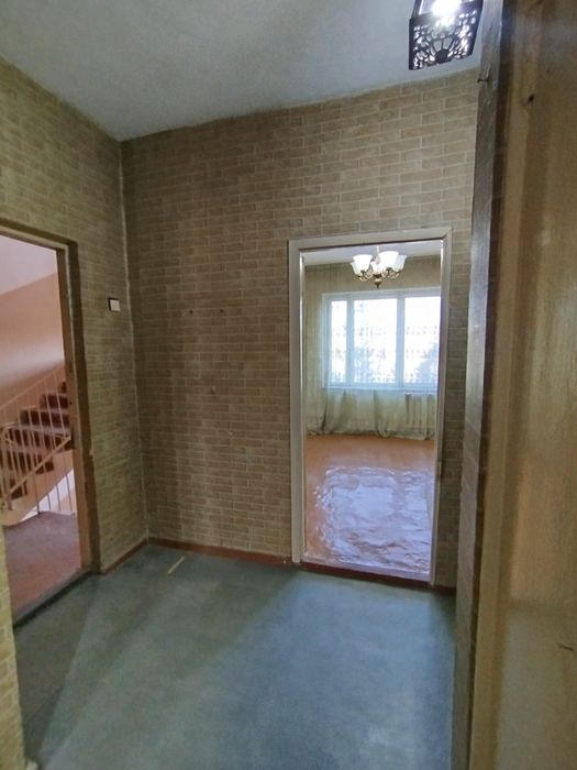 Продам просторную квартиру 2/3/4 раздельно всё  балкон 2*6 на Ферузе