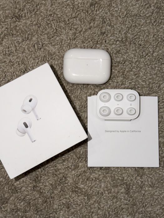 Продам кейс AirPods Pro 2 Lightning version