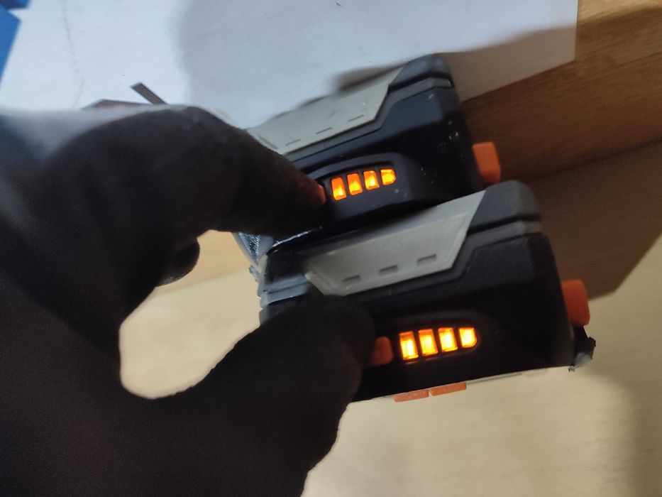 AEG L1815R Acumulator Baterie Sursa 18V 1.5Ah 27Wh LED LiIon Germania