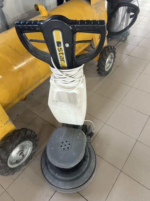 Vand centrifuga de covoare cu perie