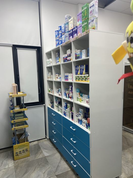 Шкафы стеллажи в хорошем состоянии