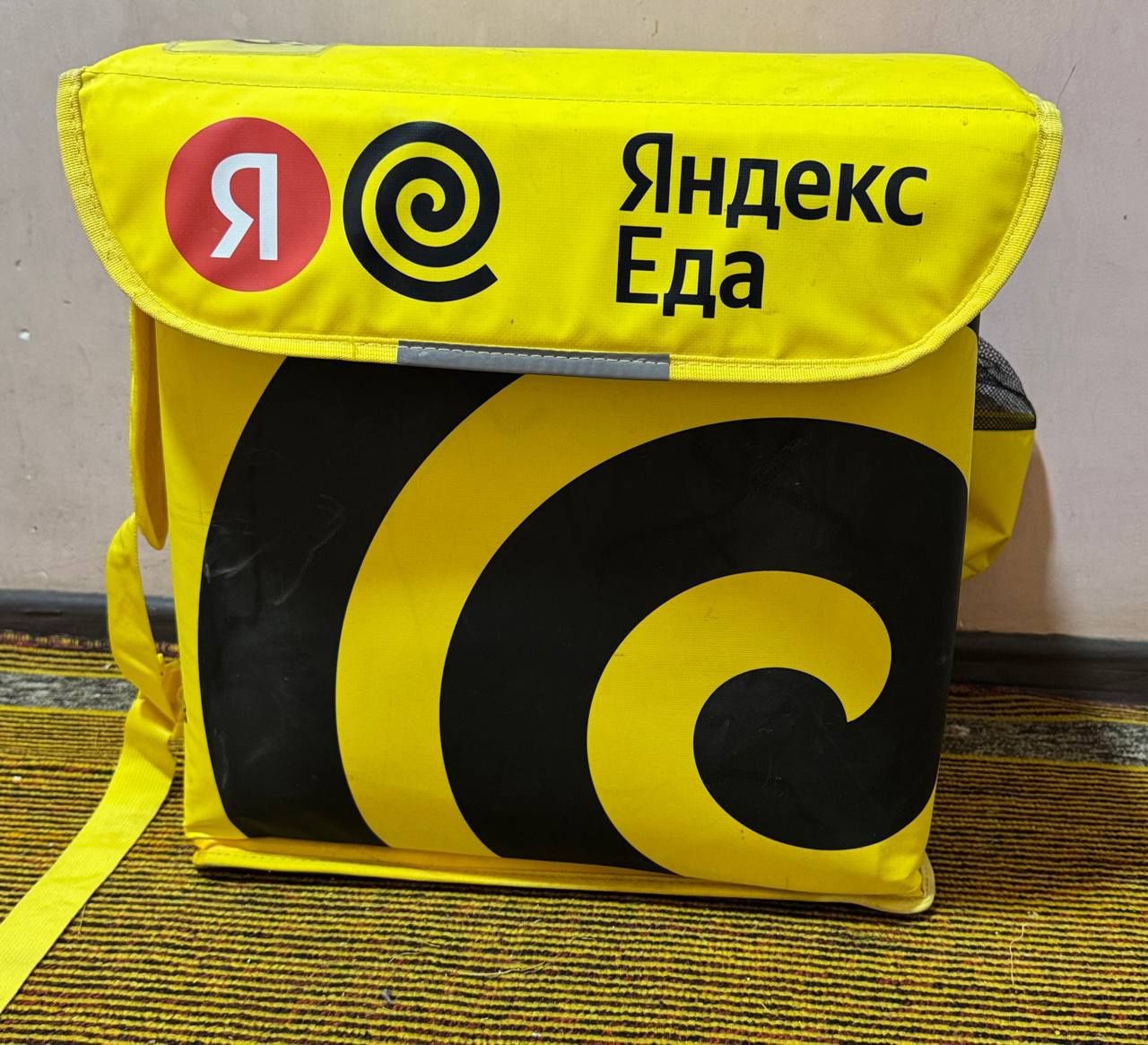 Продам яндекс термо сумку новую
