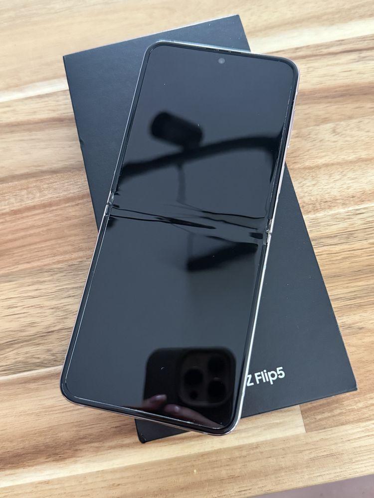 Samsung Galaxy Zflip5 Lavender