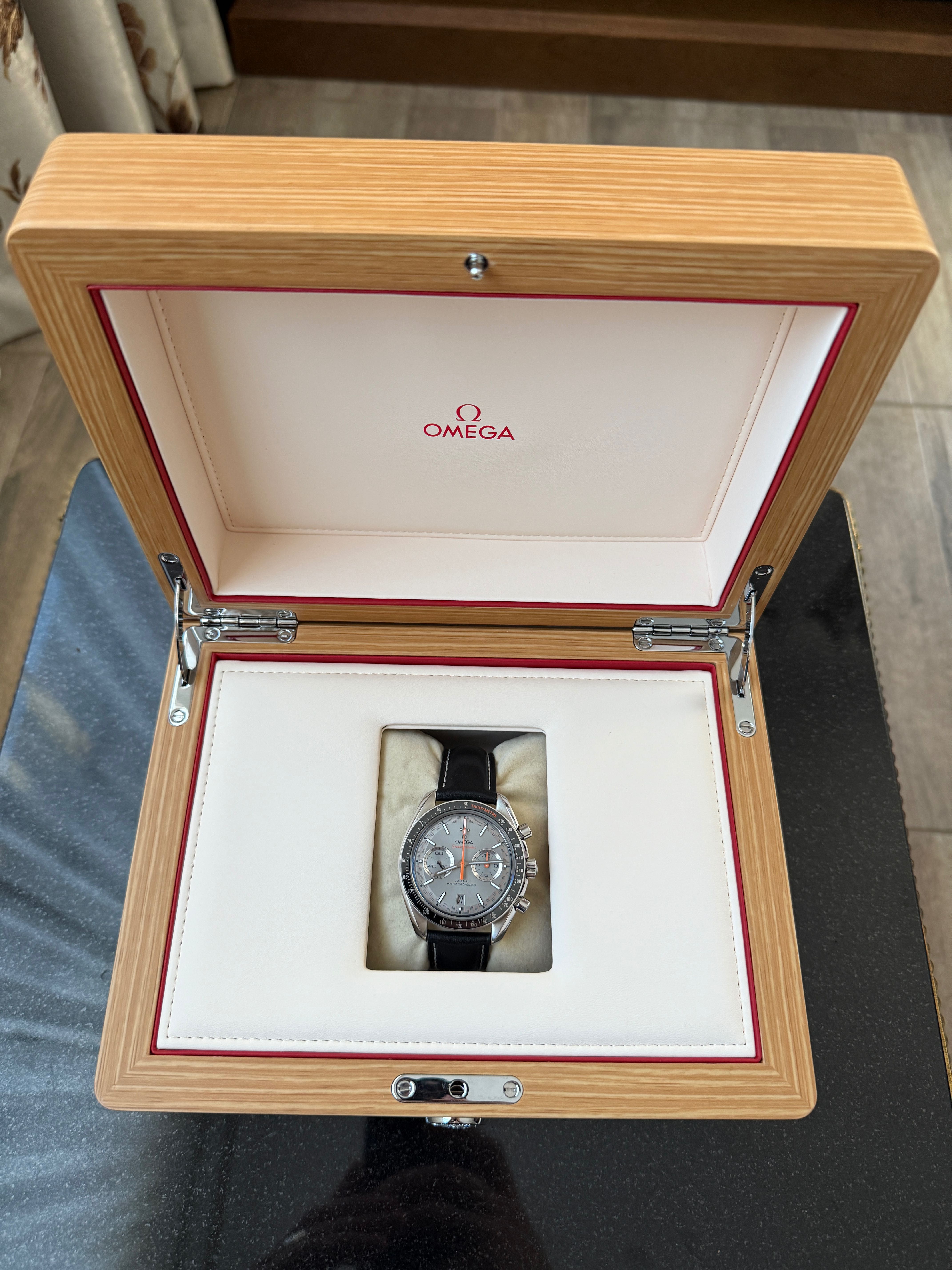 OMEGA Speedmaster co-axial 9900