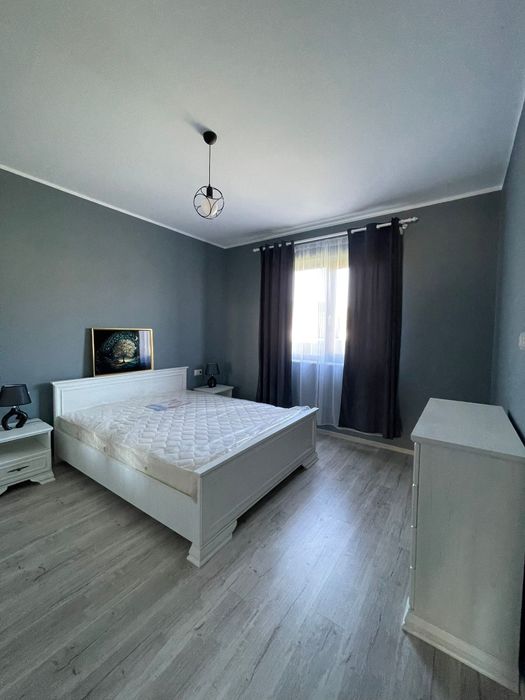 De inchiriat casa cu 2 apartamente