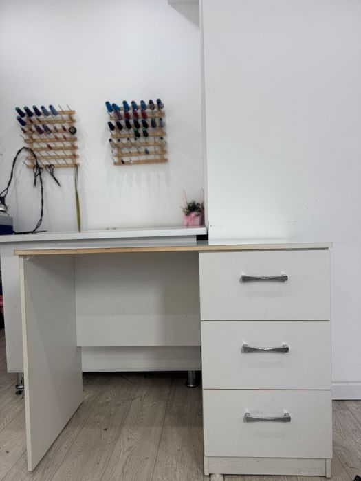 Продам маникюрный стол