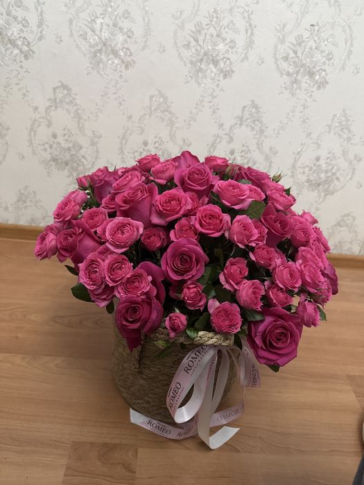 корзинка кустовых роз,доставили в 23:00,от ROMEO