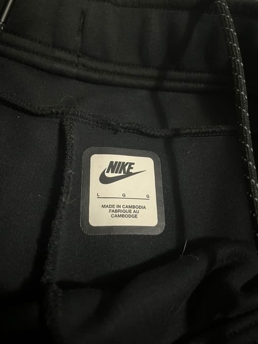 Pantaloni Nike Tech Fleece