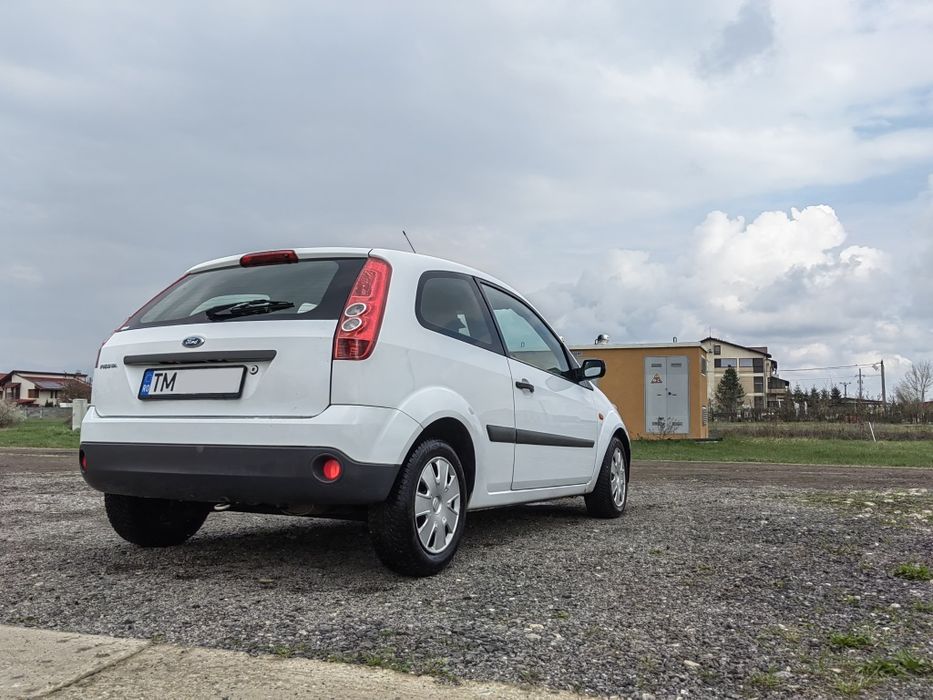 Închiriez auto / Rent a car Ford Fiesta