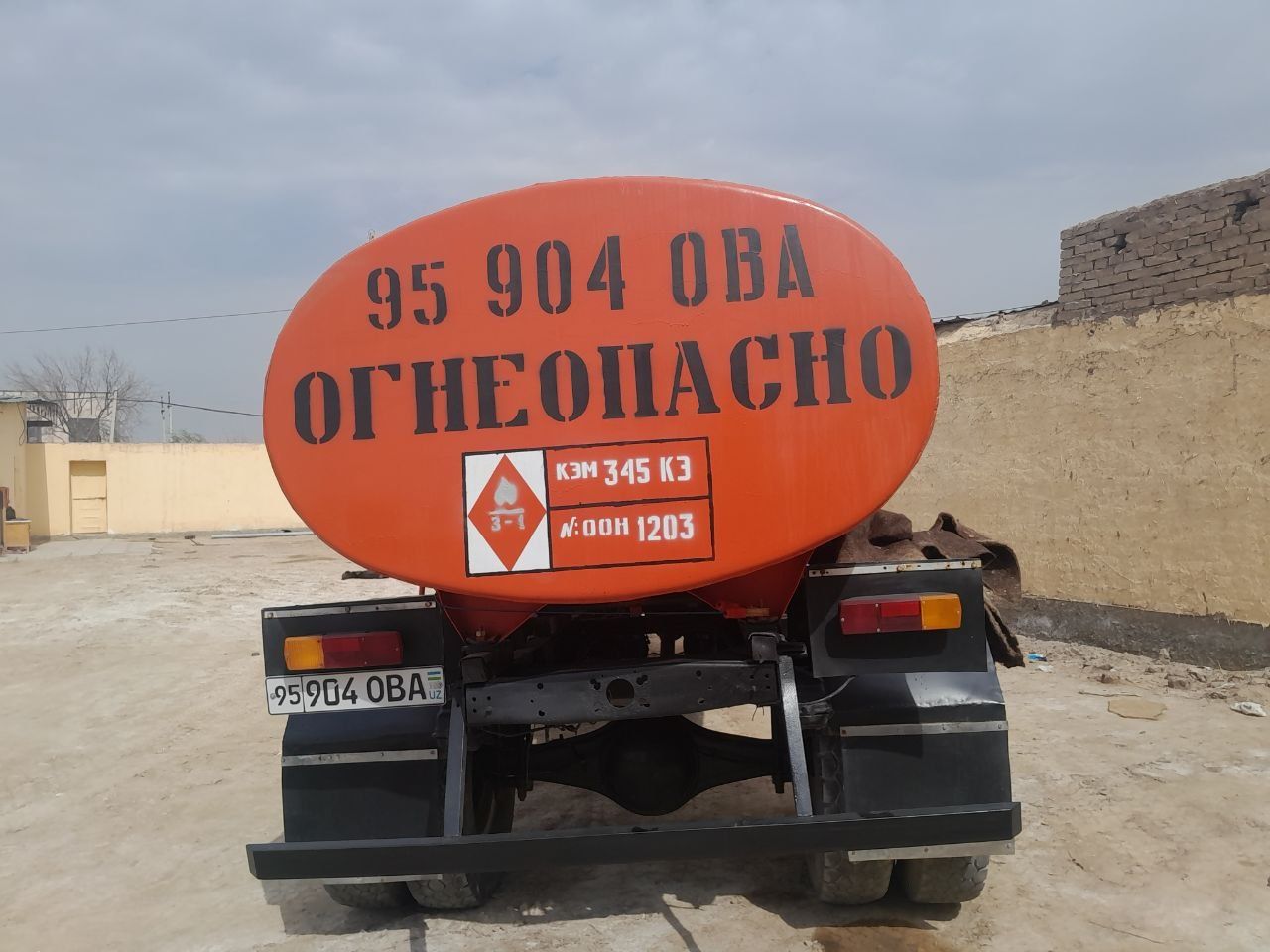Gaz 53 benzavoz satiladi baxasi 65mln Kelisimli
