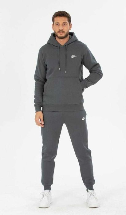 Nike Анцуг – Стил и Комфорт всеки ден!