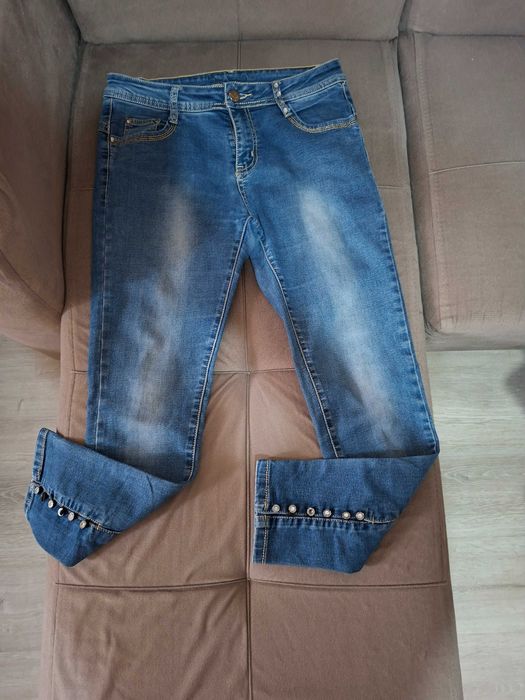 Дамски дънки размер Л