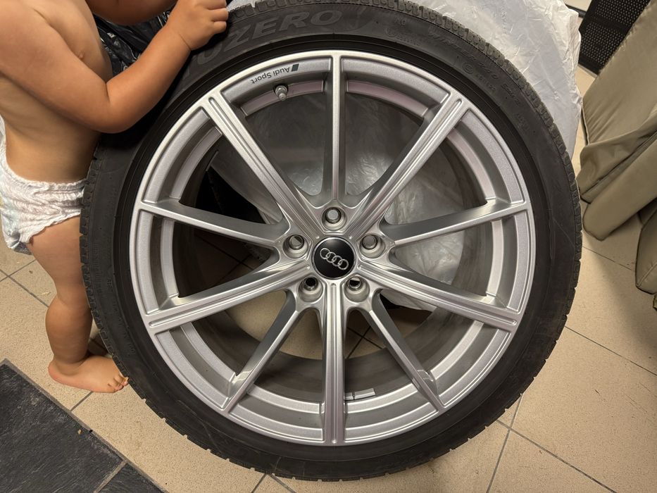 Jante / roti Audi RS4 / RS5 B9 A4 A5 anvelope 235 40 19 iarna Pirelli