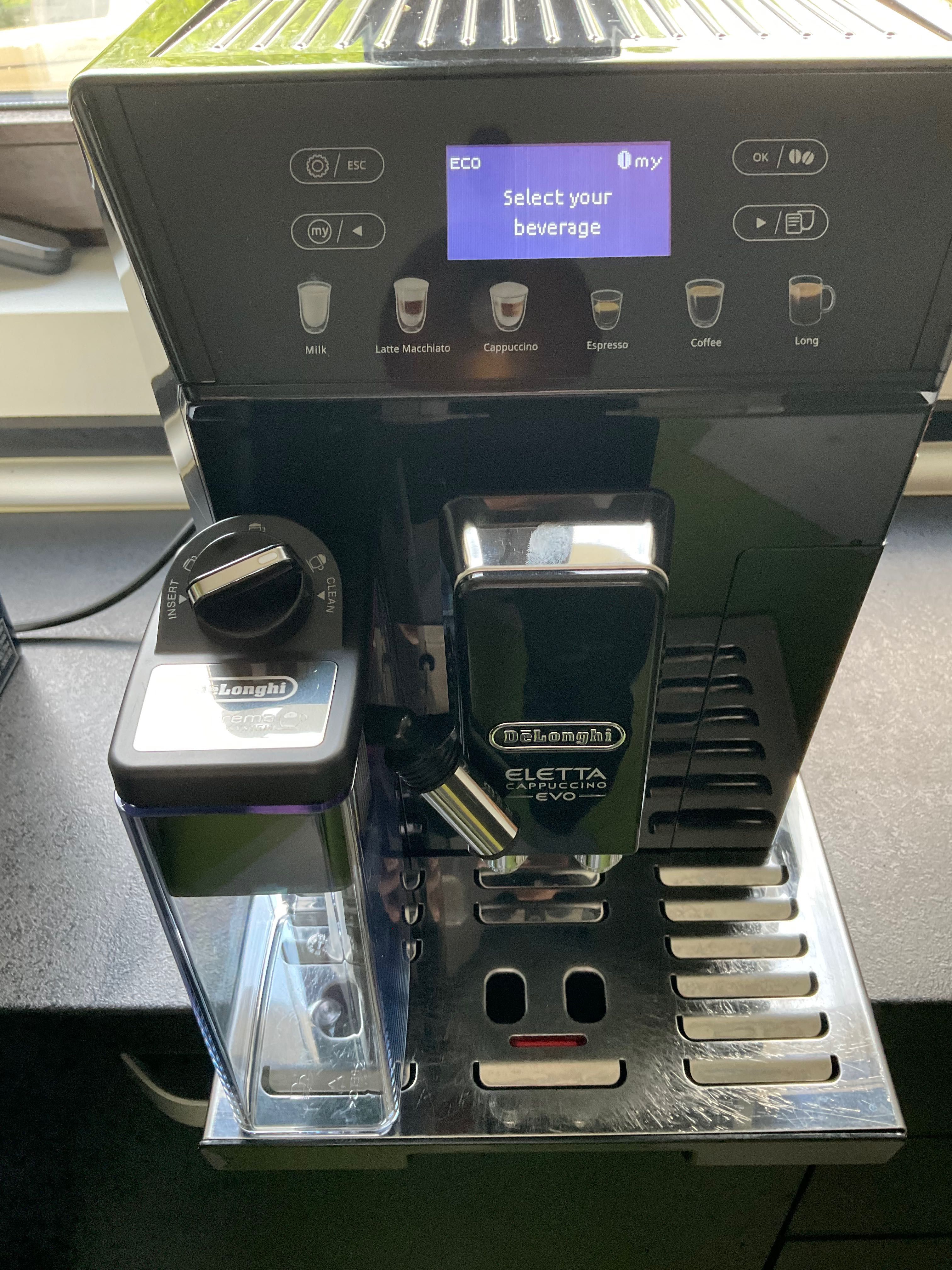 Кафеавтомат Delonghi Eletta Evo 46.860 Lattecrema кафемашина с кана