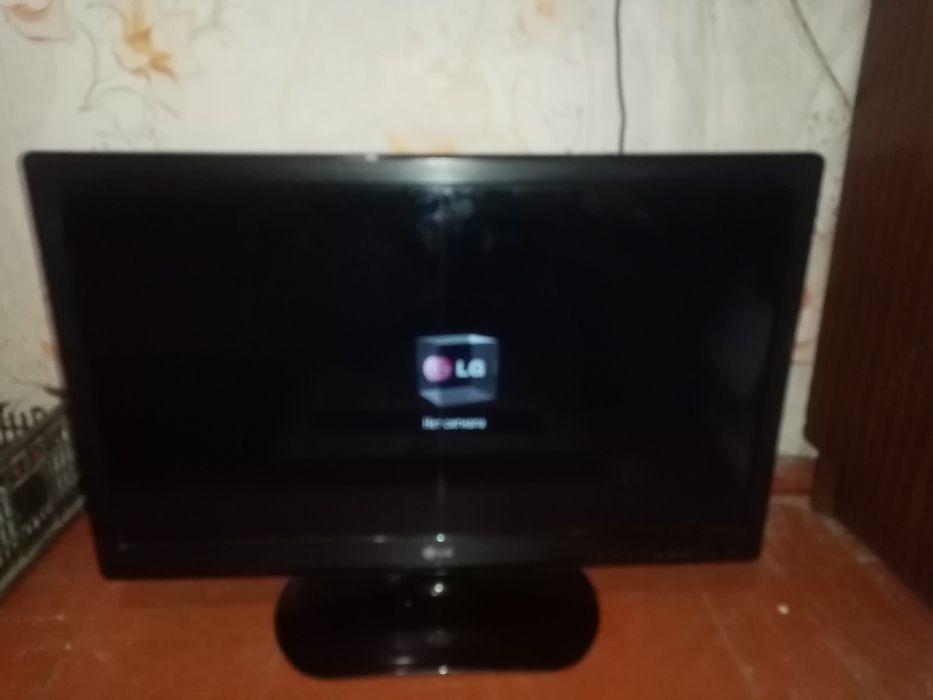 Телевизор LG продам