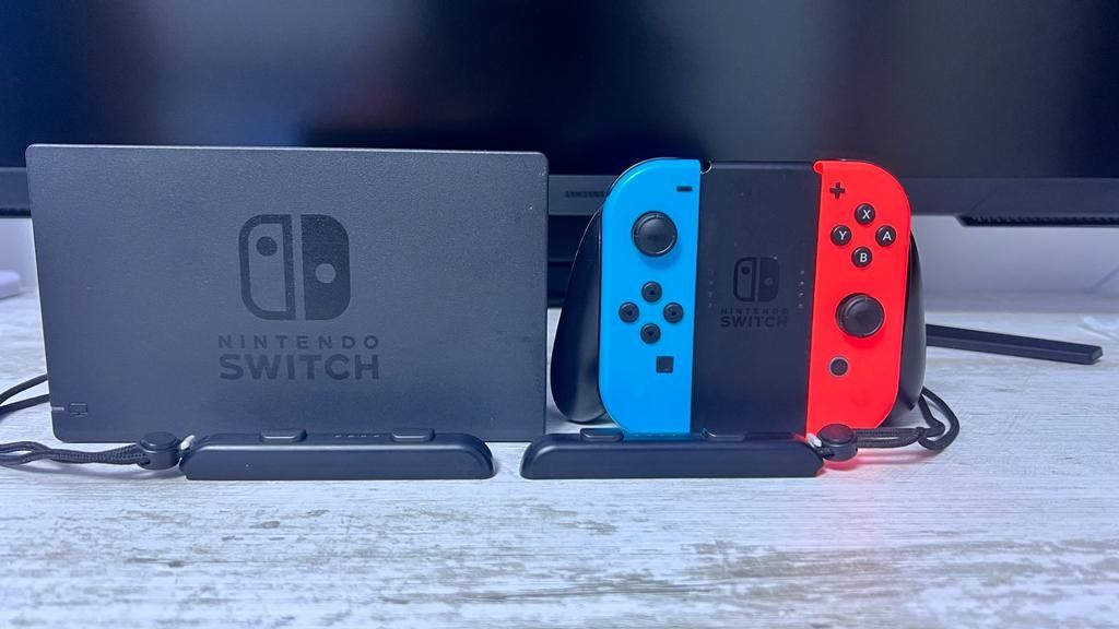 Nintendo Switch la cutie+ 5jocuri+ husa+accesorii