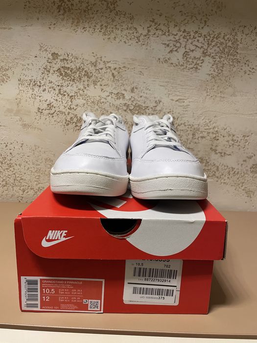 Кожени обувки Nike