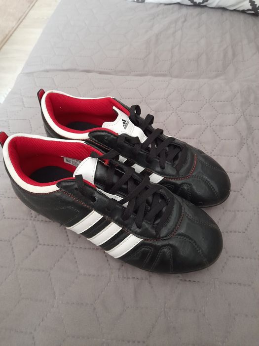 Ghete de fotbal adidas