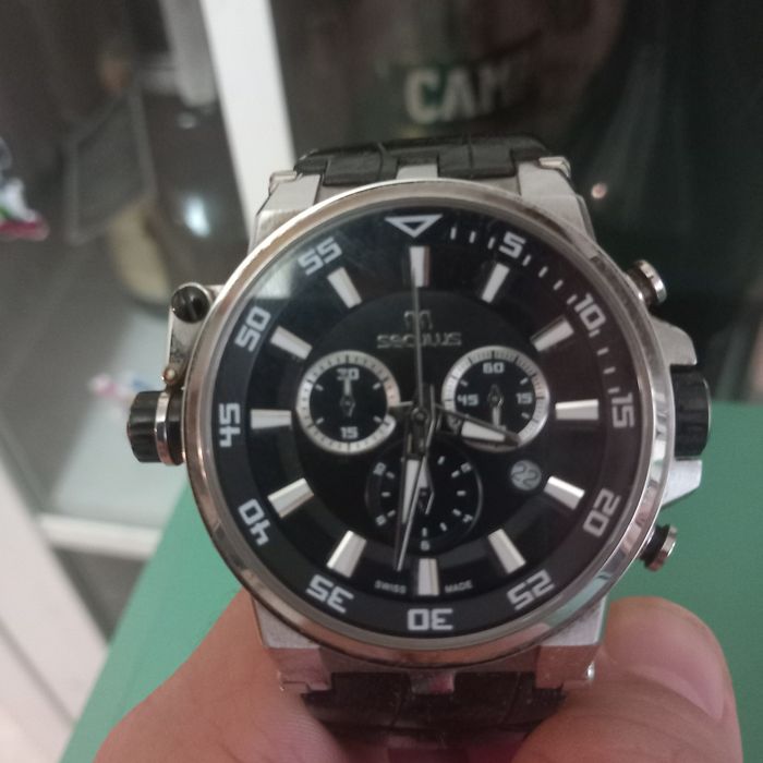 Швейцарски часовник Seculus