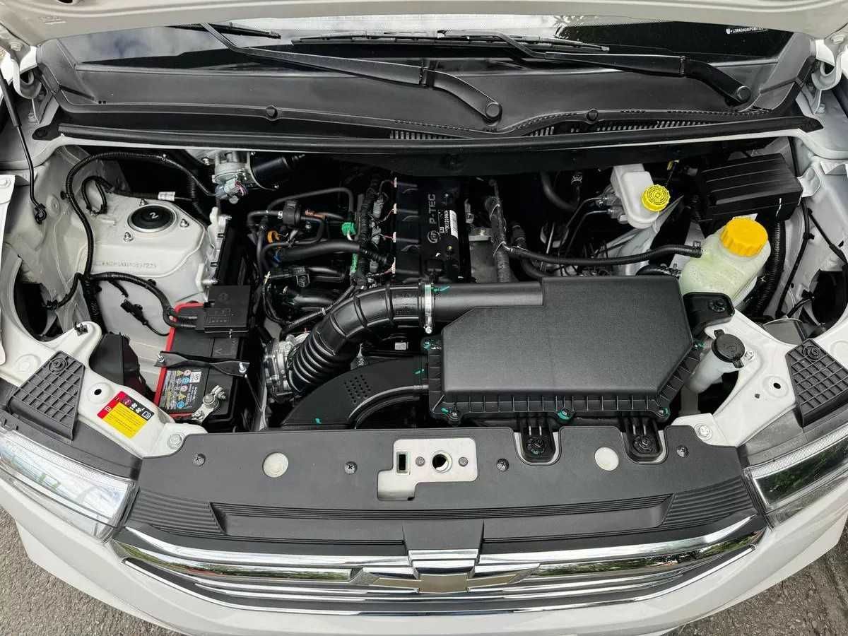 Минивэн 7 местный Wuling 2024 год выпуска первые руки  1