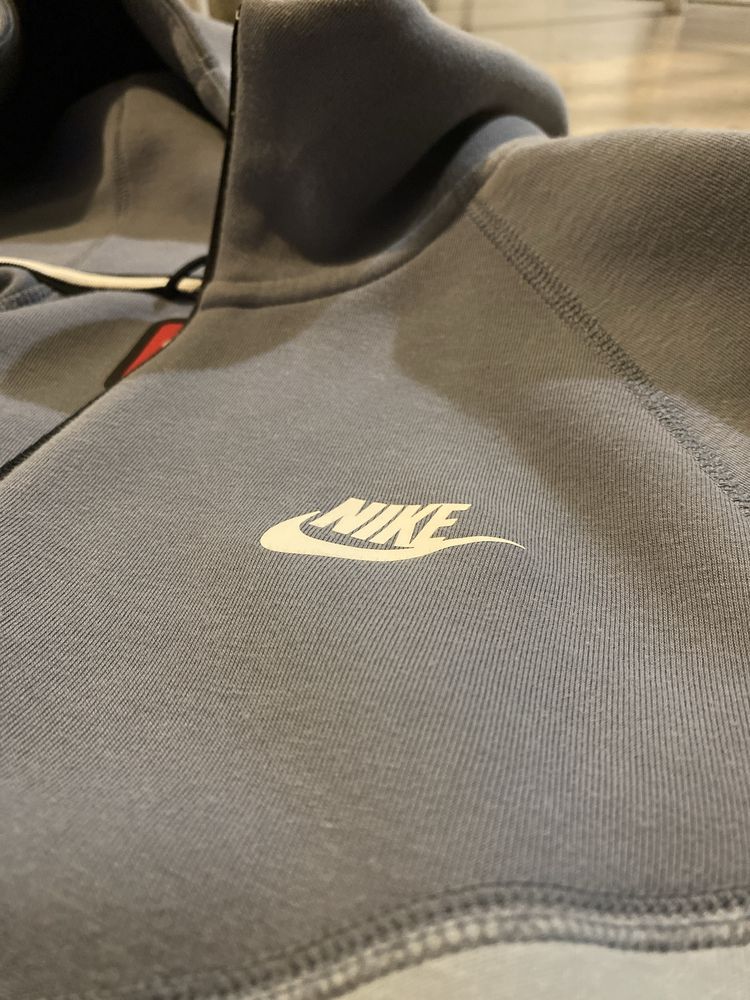 Горнище на Nike Tech Fleece - Синьо