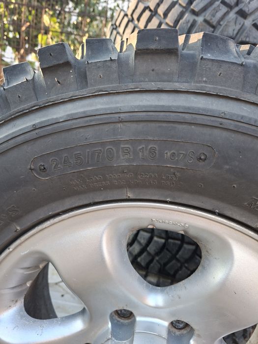 Vând roti gata echipate cu cauciucuri of-road