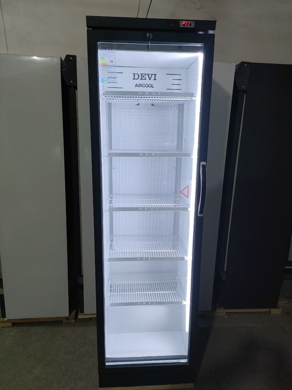 Новые фирменные витринные холодильники DEVI  500литр.